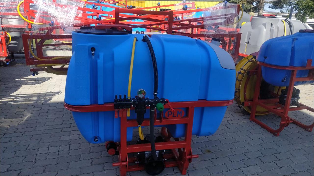 Обприскувач 800 л / 12 м до трактора навісний