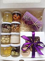 Подарунок з медом, горіхами та свічкою в білій коробці (8 мініатюр)