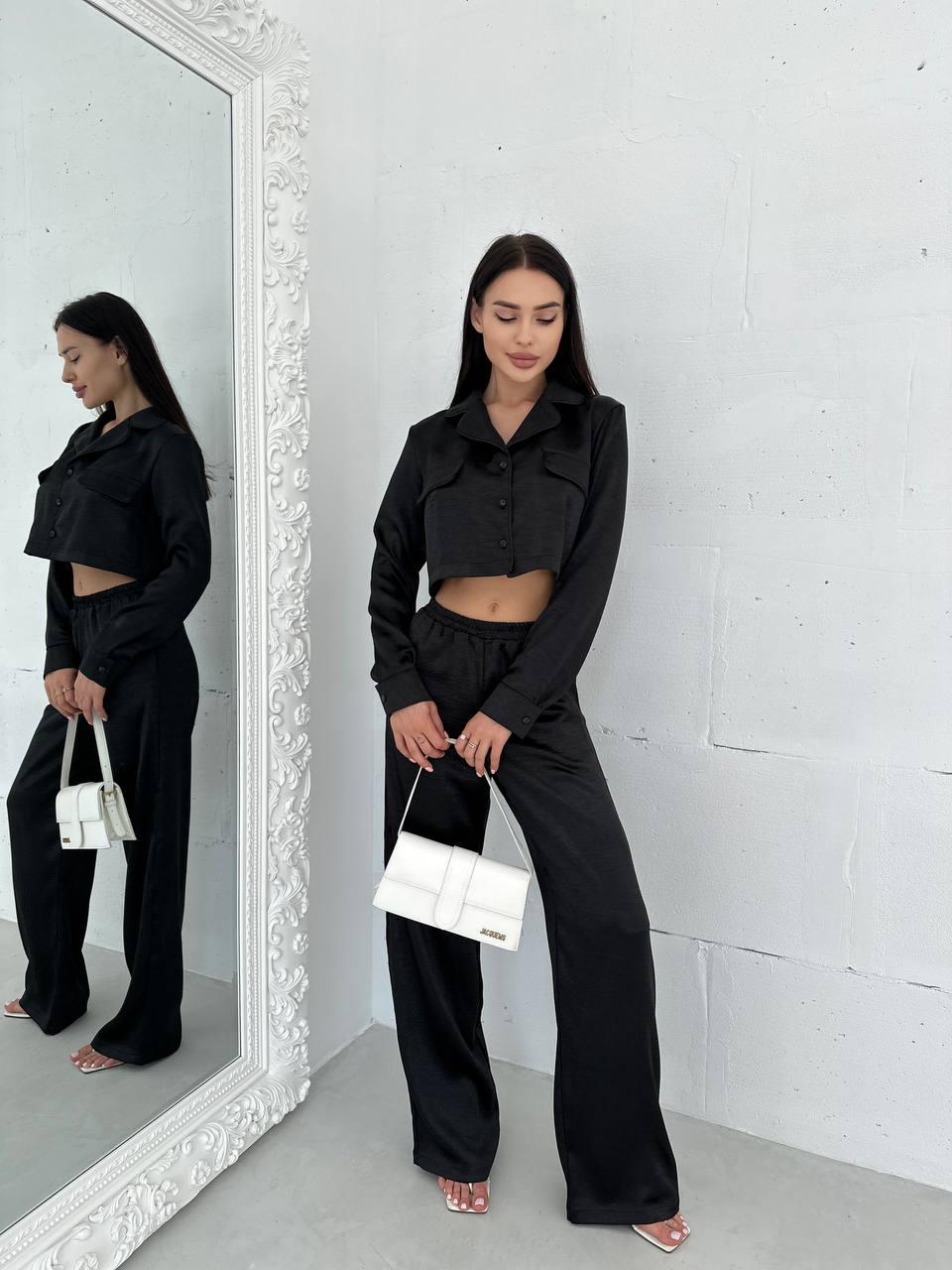 Сатиновий жіночий костюм у піжамному стилі укорочена сорочка на ґудзиках та вільні брюки Ds5598