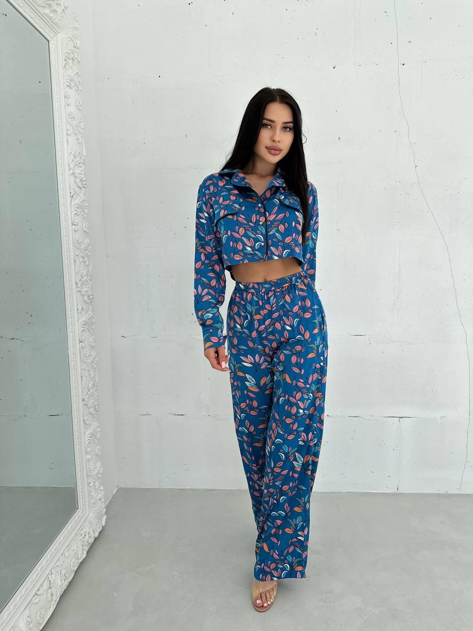 Шовковий жіночий костюм в піжамному стилі сорочка на ґудзиках та вільні брюки Ds5600