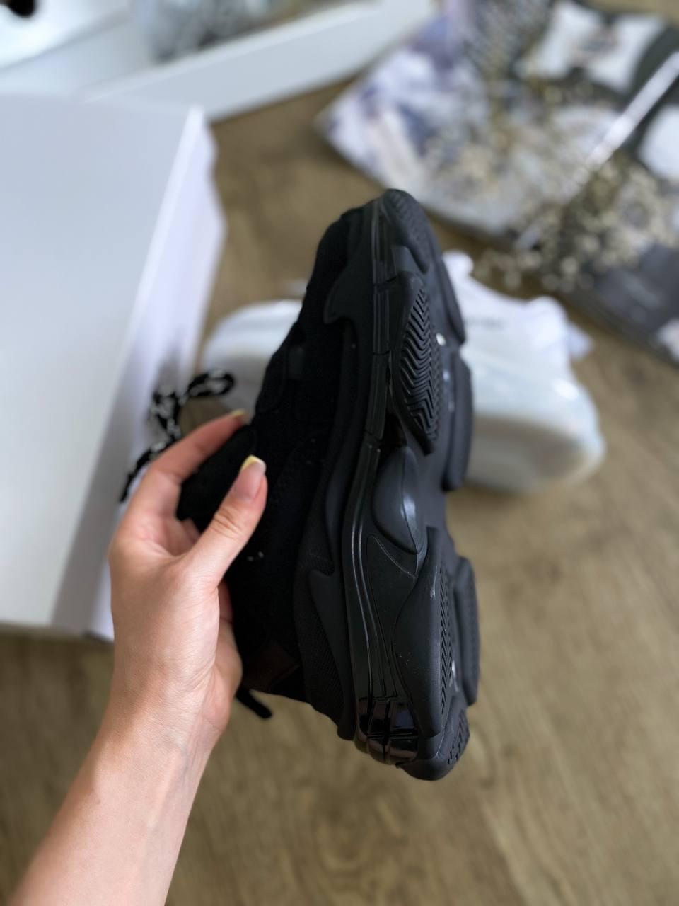 Yeezy outlet triple s
