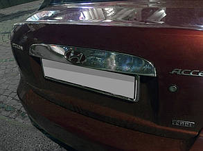 Накладка над номером (нерж.) Carmos - Турецька сталь для Hyundai Accent 2006-2010 рр
