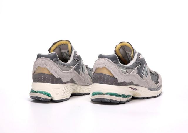 Легкие кроссовки Нью Баланс 2002Р Легкие кроссовки Нью Баланс 2002Р фото