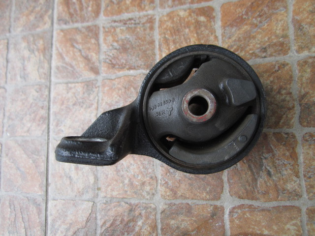 Подушка кріплення двигуна верхня B45539064 Mazda 323 BG 1989 - 1994 гв. 1.7 d PN