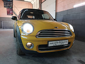 Mini Cooper R56 встановлення світлодіодних Bi-LED линз