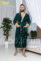 Роскошный мужской халат Romance: махровый, зеленый в полоску, с капюшоном и двумя практичными карманами.