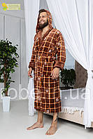 Роскошный мужской халат Romance: махровый, коричневый в клеточку, с капюшоном и двумя практичными карманами.