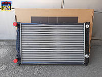 Радиатор двигателя AUDI A4, AUDI A6, VW PASSAT b5 1994-2005 (1.6-2.3) АКПП (Thermotec - ПОЛЬША)