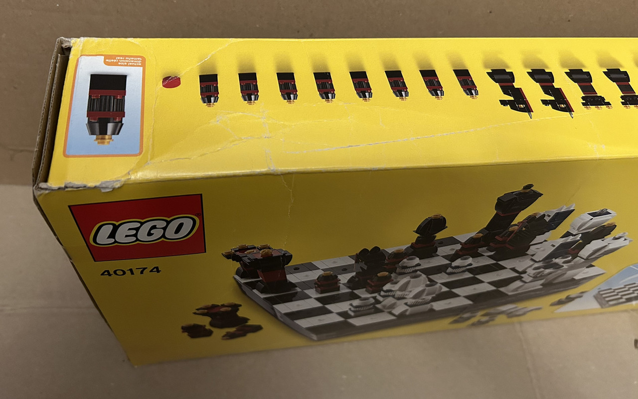 Купить LEGO Iconic Chess Set 40174 Шахматы. Новый, повреждена коробка ...