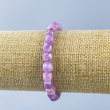 Браслет Кунцит натуральний камінь гранований кубик d-7х7мм+- L-18см (стрейч)