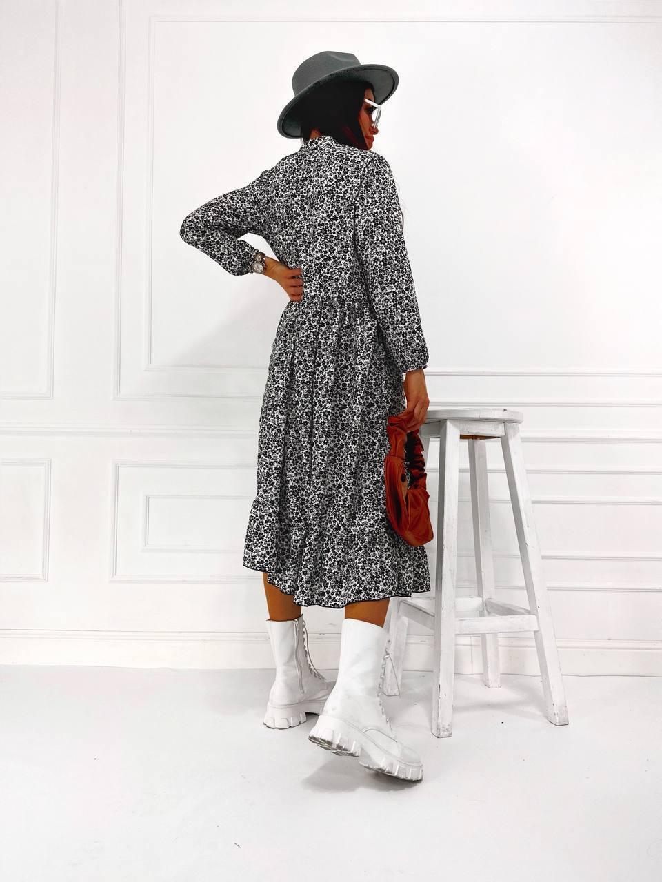 Шикарное летнее женское платье по колено платье батальное платье в цветочный принт с рукавами свободного кроя - фото 2 - id-p1892661052