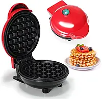 Стильная и портативная, электрическая мини - вафельница Waffle Maker с антипригарным покрытием, красная (SKU-5