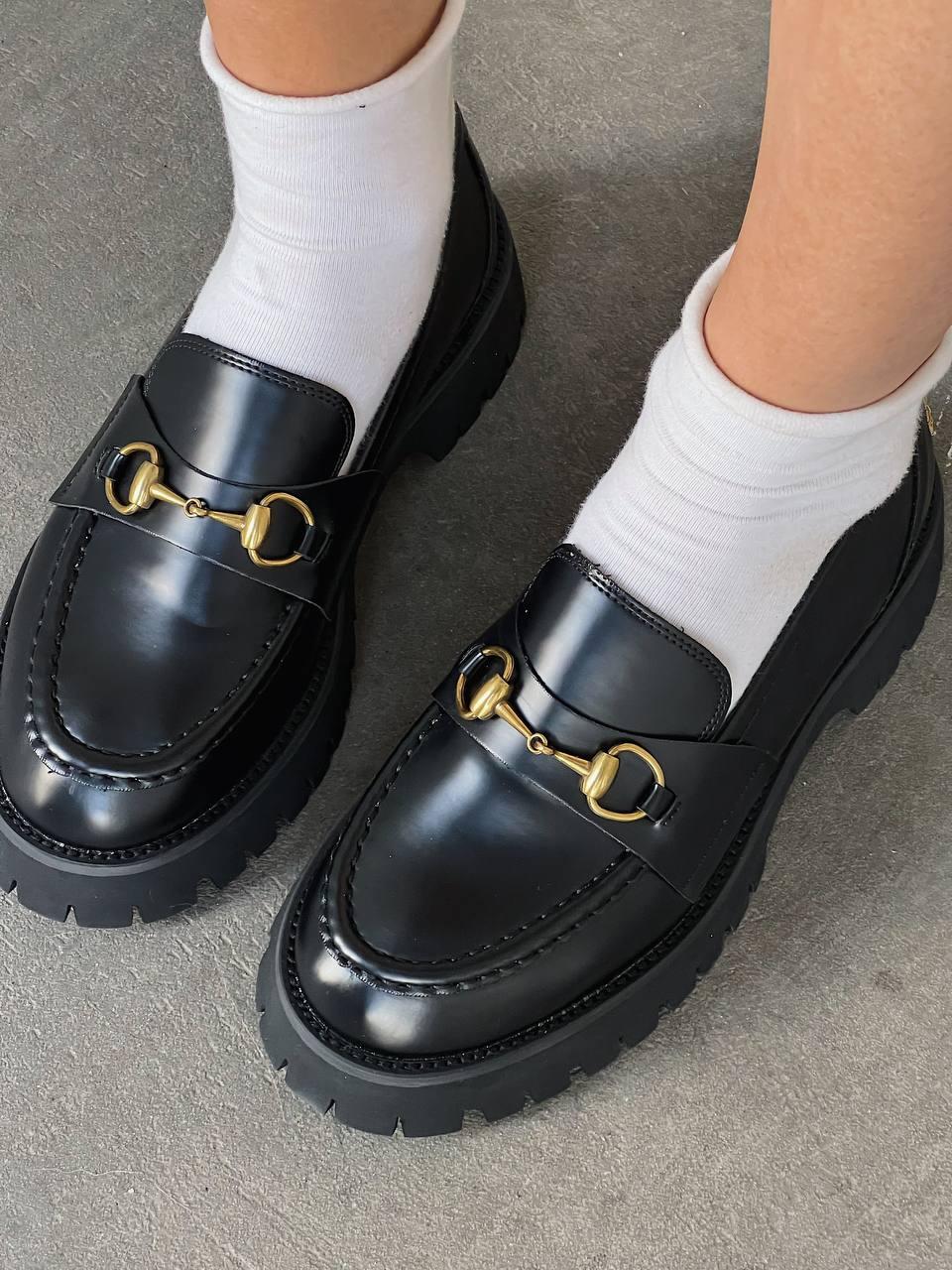Модні жіночі лофери Gucci Leather Horsebit. Класне жіноче взуття Гуччі.