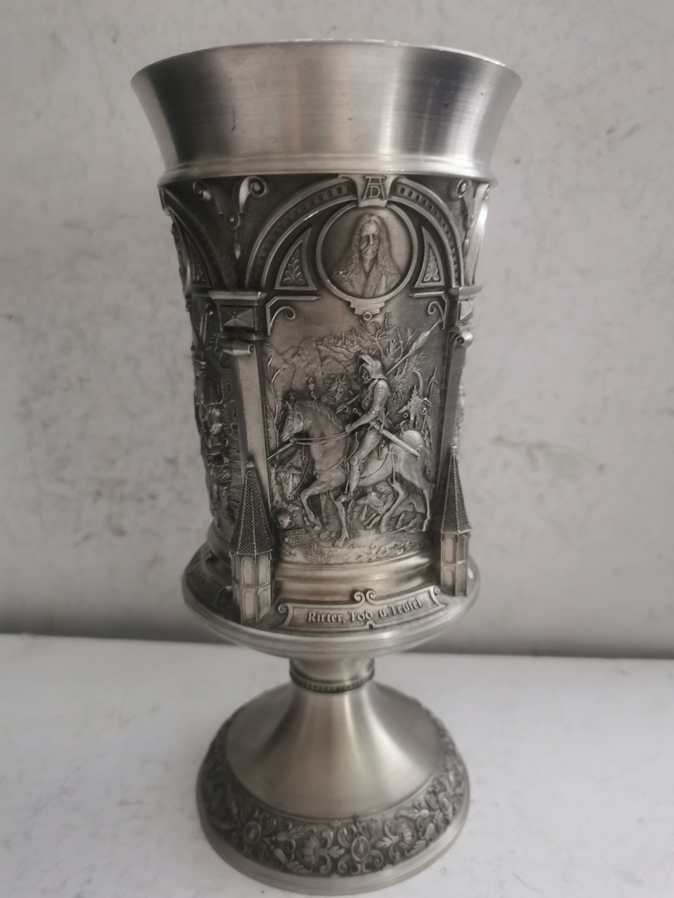Шикарний олов'яний кубок Воїн, фото 1