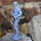 Статуетка колекційна Військовий ЗСУ з АКМС фігурка з фотополімеру, антикваріат, декоративна для інтер'єру, ручна робота, фото 2