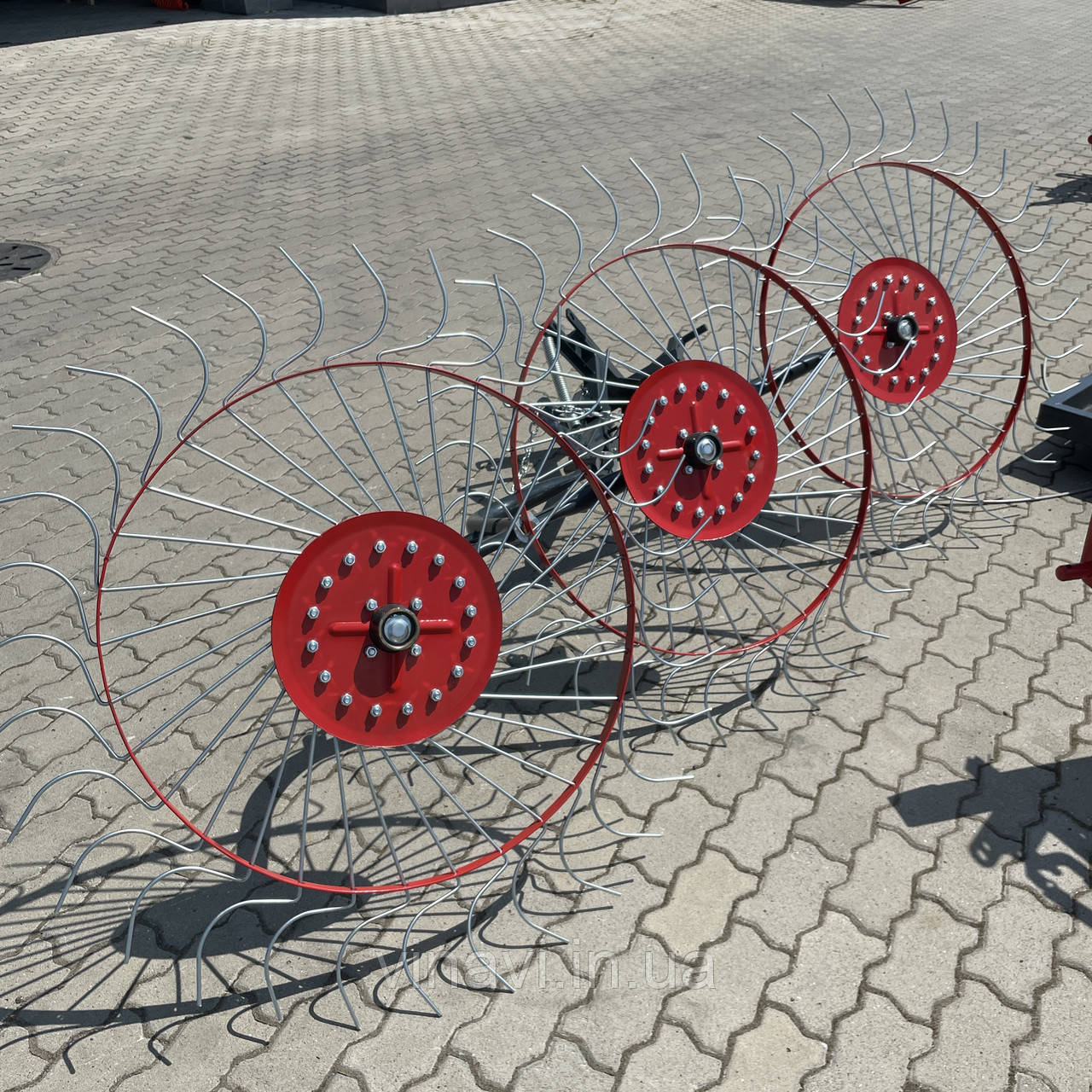 Навісна сінограбарка "Сонечко" 3 колеса - Граблі ворошилки, фото 1