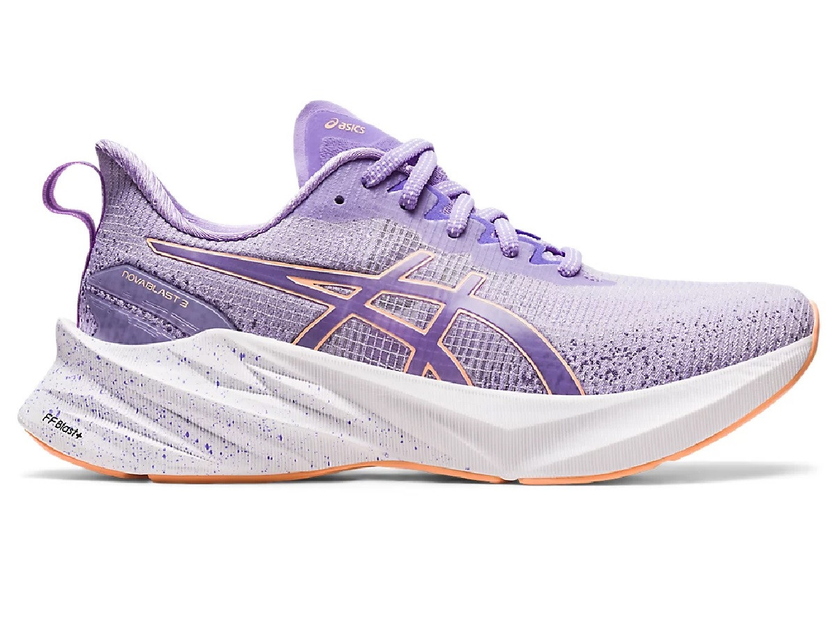 Кросівки Asics Novablast 3 L.E. ( 1012B410-500) для бігу жіночі