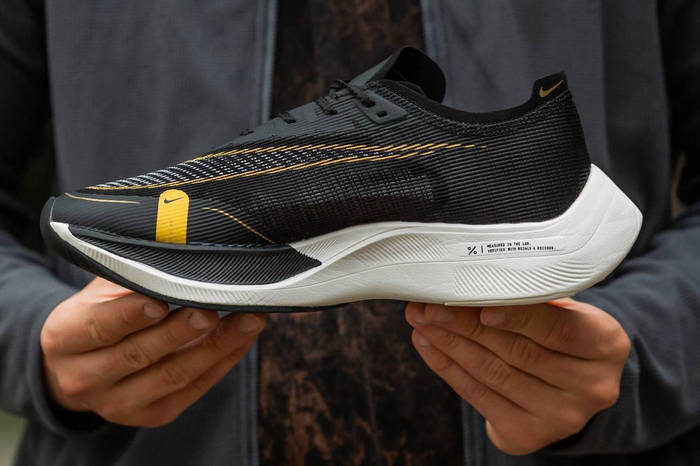Nike zoom best sale gold and black