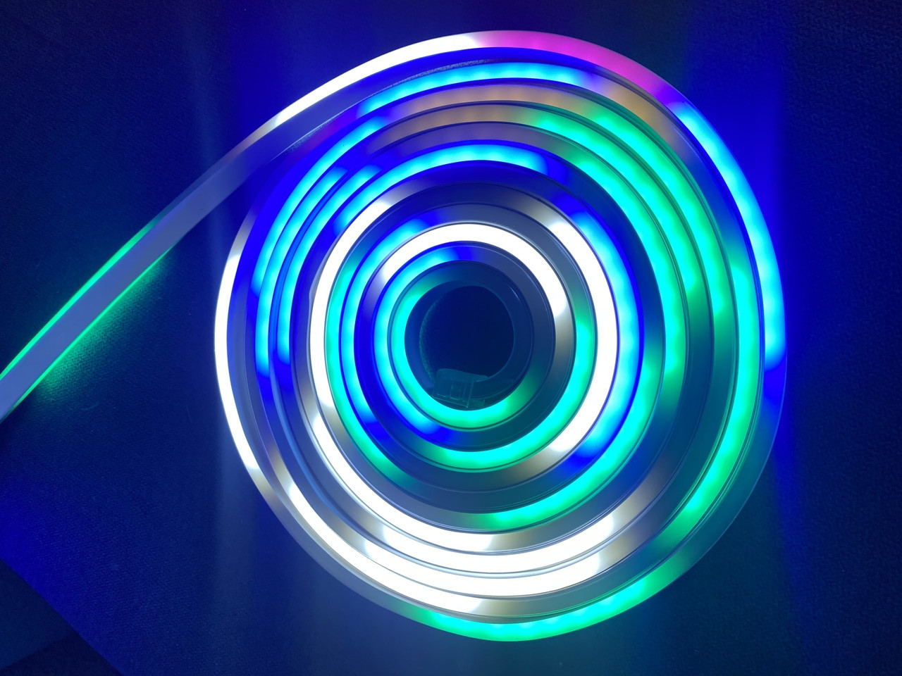 Светодиодная неоновая лента 12 вольт + блок от сети 220В 5м 16 режимов ...