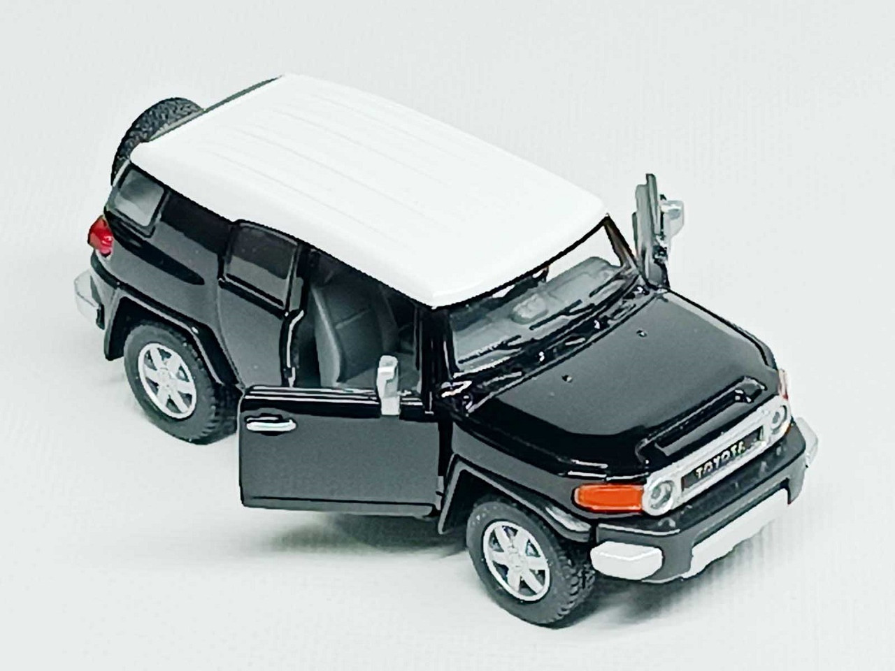 Машинка Kinsmart "Toyota FJ Cruiser" чорна KT5343W-4