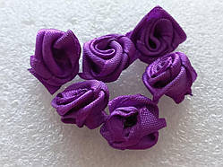 Троянди декоративні з атласних стрічок. Колір - фіолетовий. Розмір 15 мм, №1