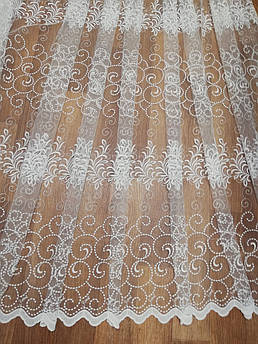 Тюль рулоном кольору айворі з вишивкою в зал
