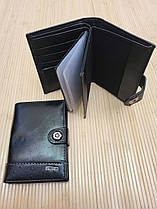 Вертикальний чорний гаманець чоловічий на магнітній застібці з екошкіри