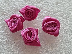 Троянди декоративні з атласних стрічок. Колір - рожевий. Розмір 15 мм, №13