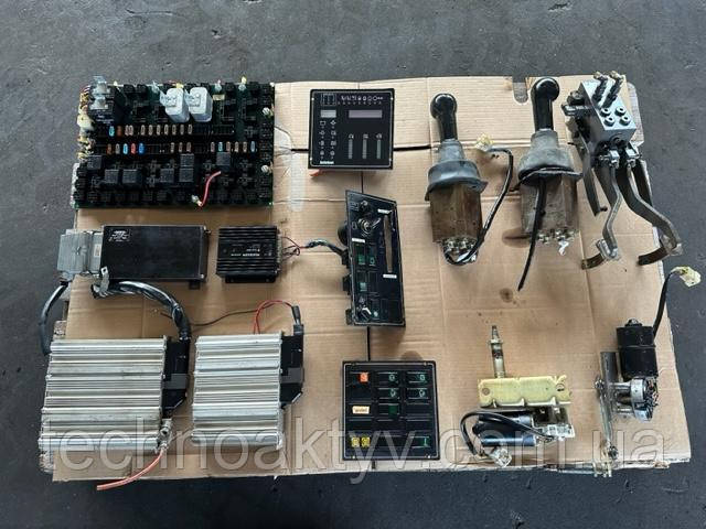 AKERMAN EC 300 Обладнання кабіни