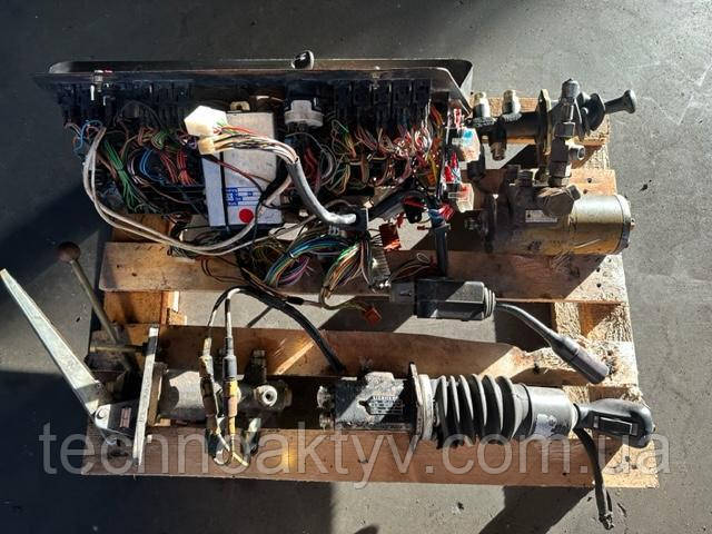 LIEBHERR L 551 Обладнання кабіни, фото 1