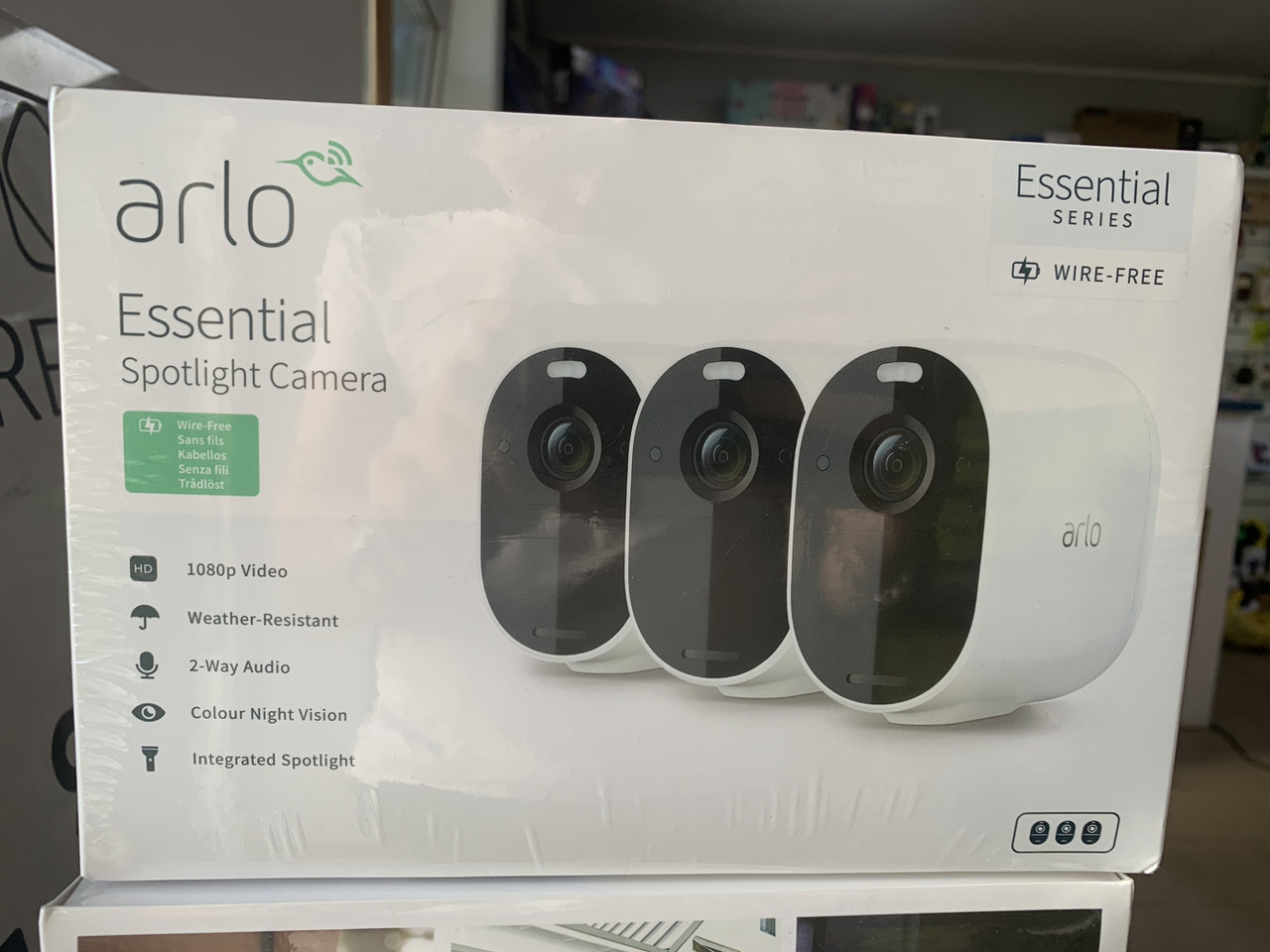 Комплект акумуляторних камер ARLO SPOTLIGHT CAMERA 3-PACK VMC2330-100EUS Wi-Fi IP-камери відеоспостереження - фото 2 - id-p1893471576