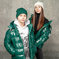 Демисезонная зеленая куртка на подростка из лаковой плащевой ткани