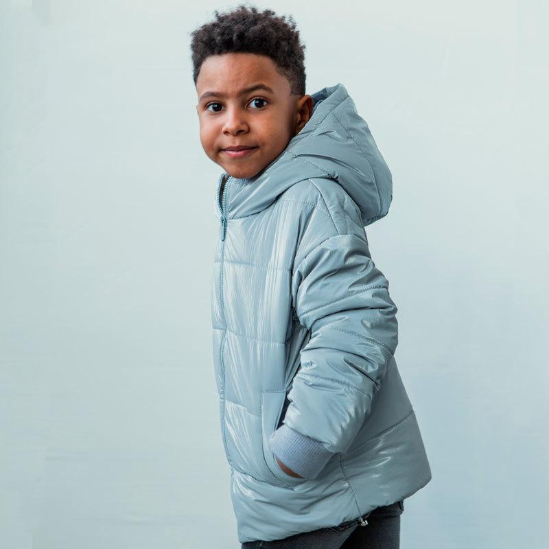 Демісезонна дитяча куртка в світло сірому кольорі для хлопчика 104 см