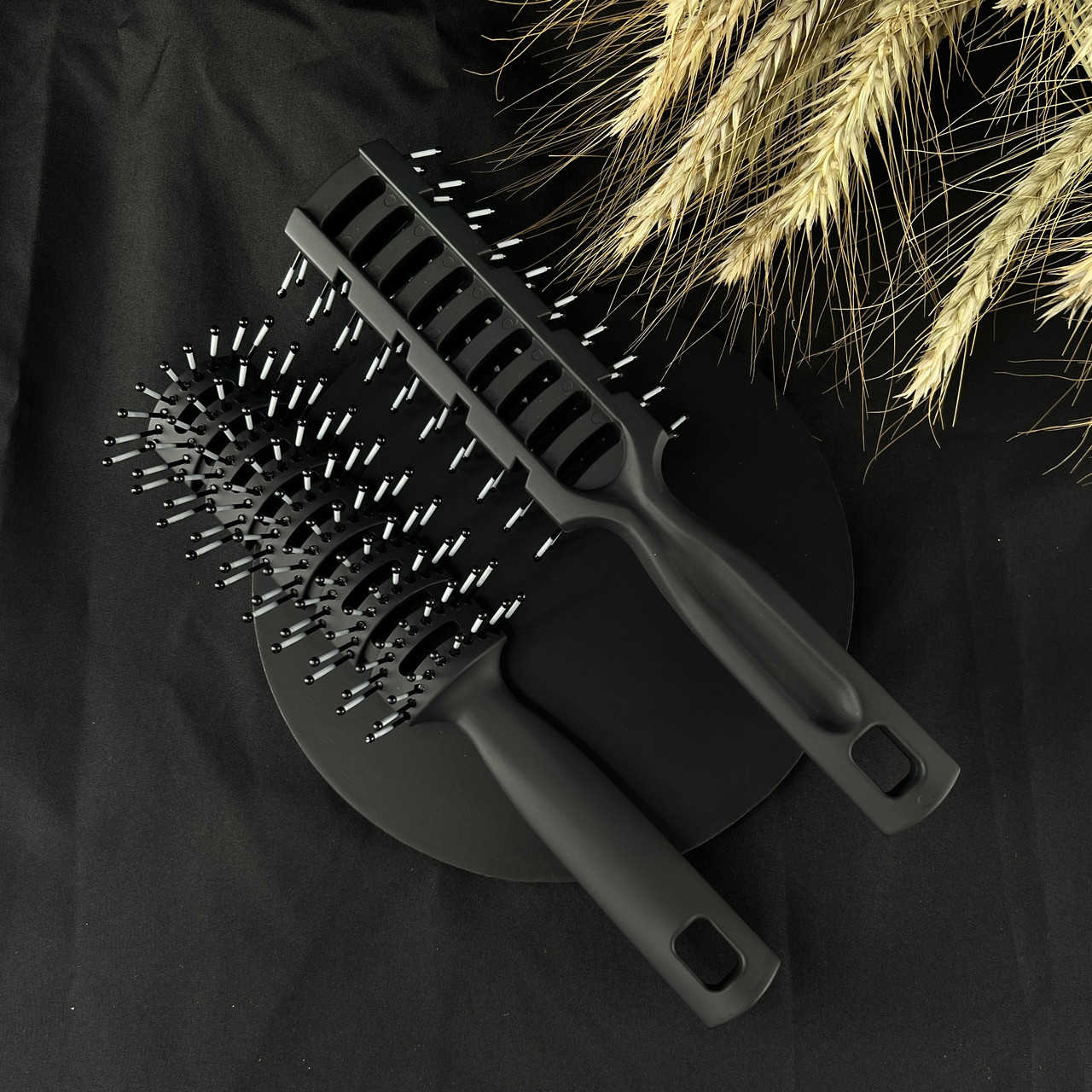 Щітка тунельна Hots Professional Vent Brush Matte Black (HP21006-BL)