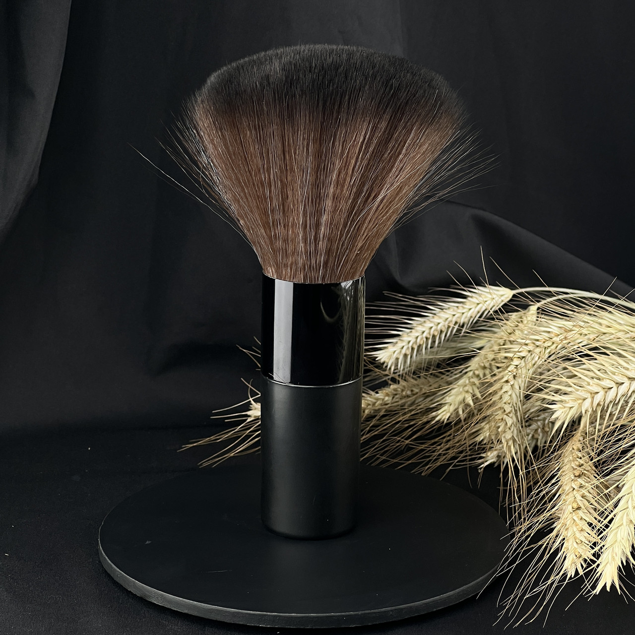 Щетка для сметания волос Hots Professional Round Black, круглая с нежным ворсом (HP90002) - фото 1 - id-p1893619909