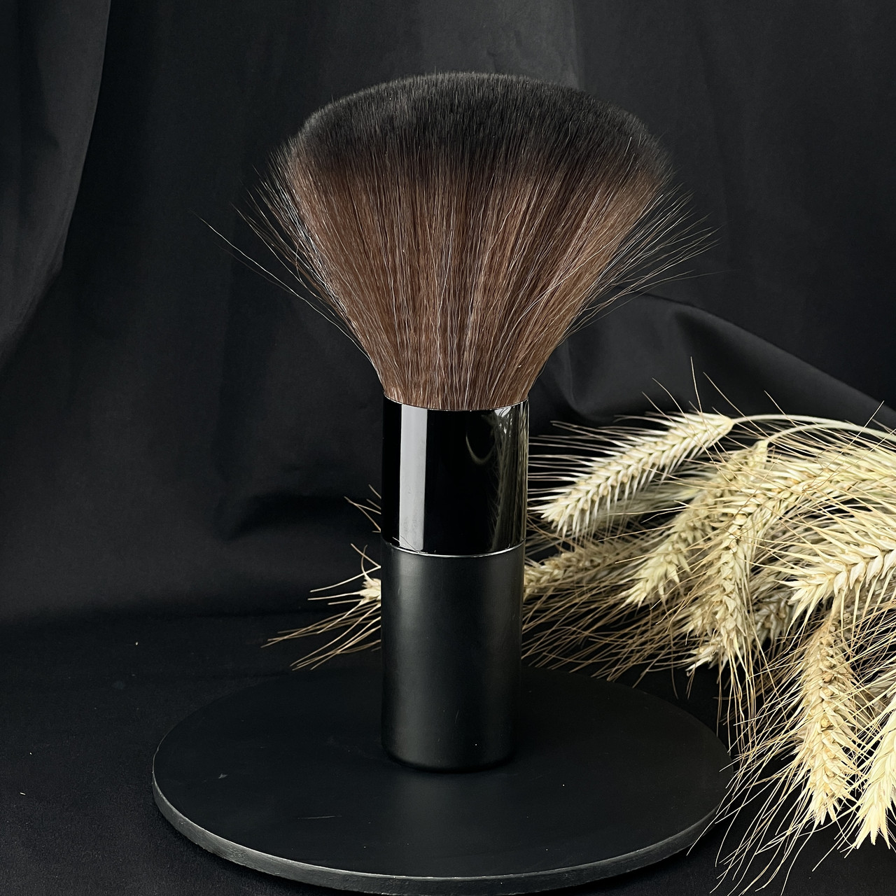 Щетка для сметания волос Hots Professional Round Black, круглая с нежным ворсом (HP90002) - фото 2 - id-p1893620224