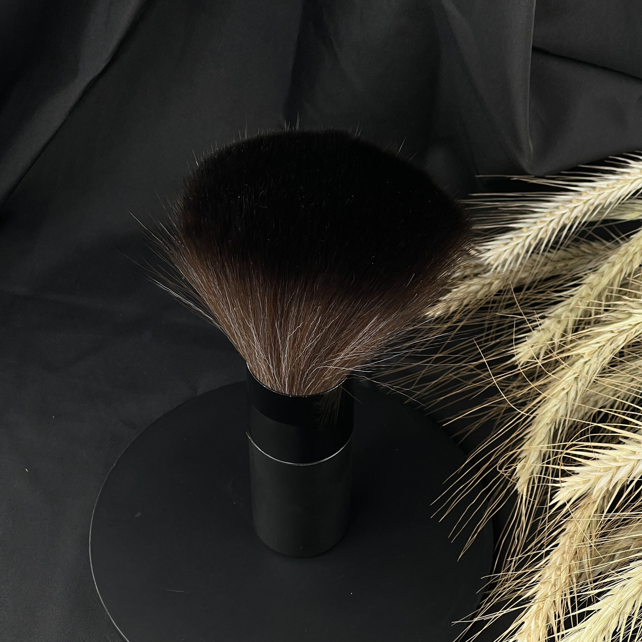 Щетка для сметания волос Hots Professional Round Black, круглая с нежным ворсом (HP90002) - фото 3 - id-p1893620567
