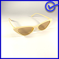 Стильные солнцезащитные очки Travel бежевая глянцевая оправа, коричневый оттенок линзы