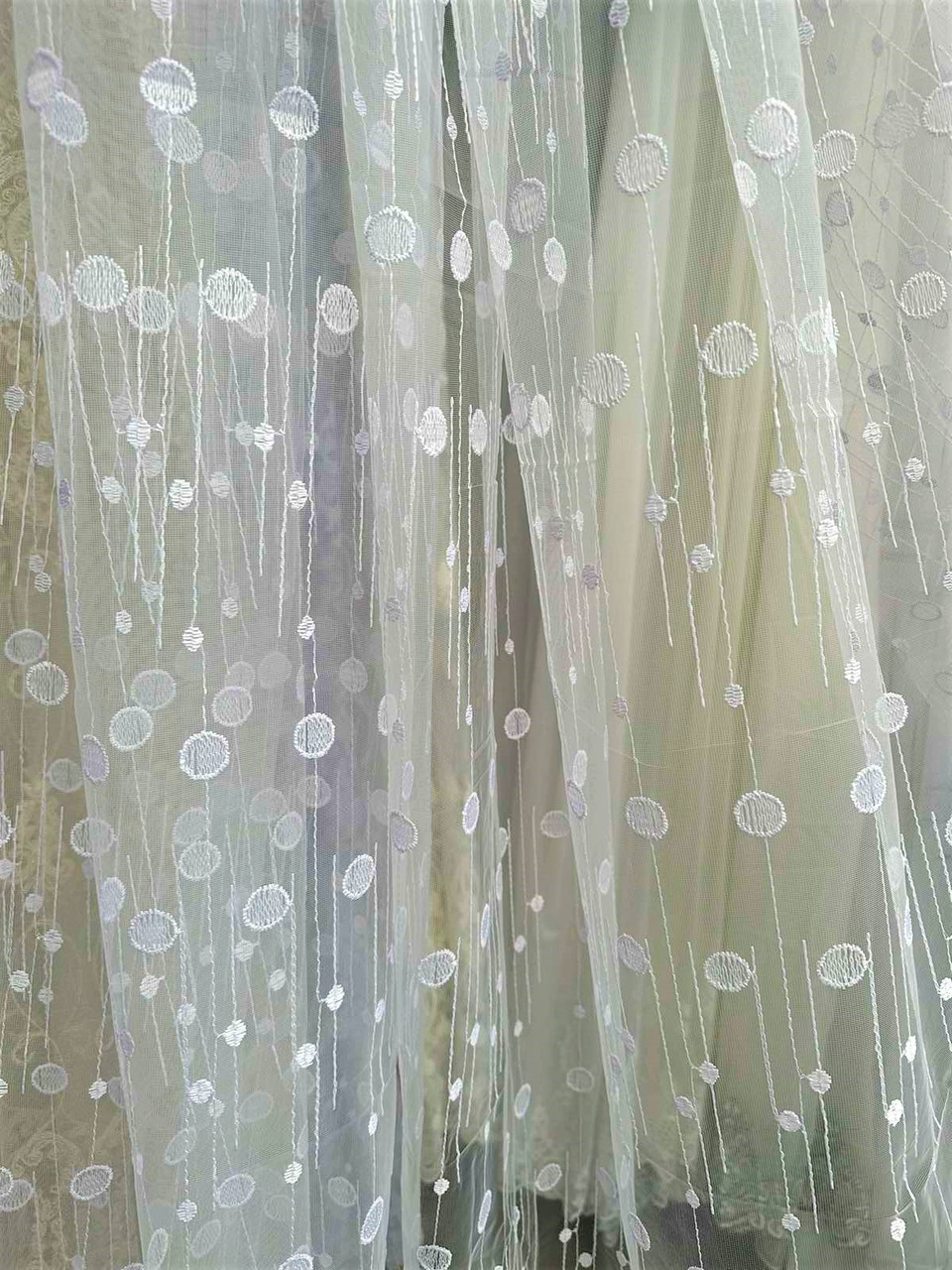 Тюль фатинова з вишитими кульками по всьому полю білого кольору