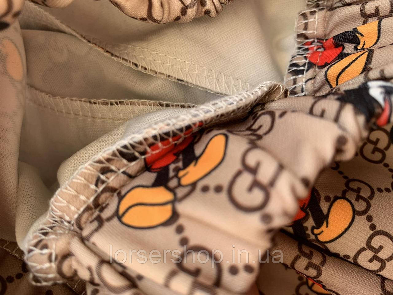 Детские спортивные брюки Gucci Гуччи бежевого цвета с микки в наличии - фото 4 - id-p1387834797