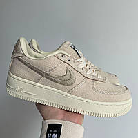 Женские кроссовки Nike Air Force 1 x Stussy Fossil (бежевые) низкие красивые базовые кроссы 0356v