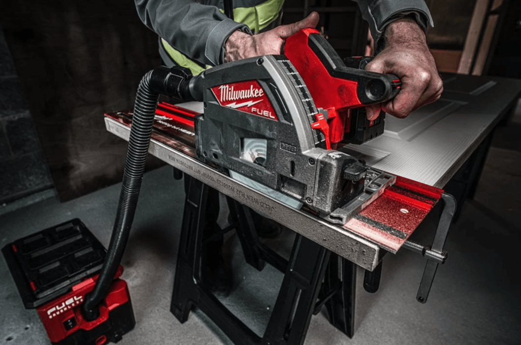 Аккумуляторная погружная пила по дереву и пластику 55 мм Milwaukee M18 FPS55-552P, 4933478778 - фото 4 - id-p1894246009