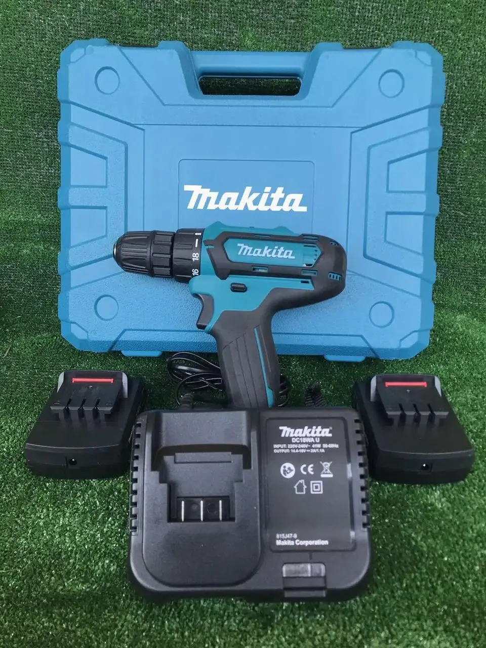 Аккумуляторный шуруповерт Makita с набором инструментов для работы 18V 2 Ah - фото 2 - id-p1894293578