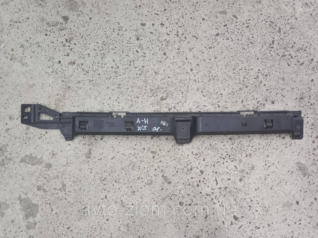 Центральний кронштейн заднього бампера Opel Astra H, Opel Astra. Хетчбек. 24460363., фото 1