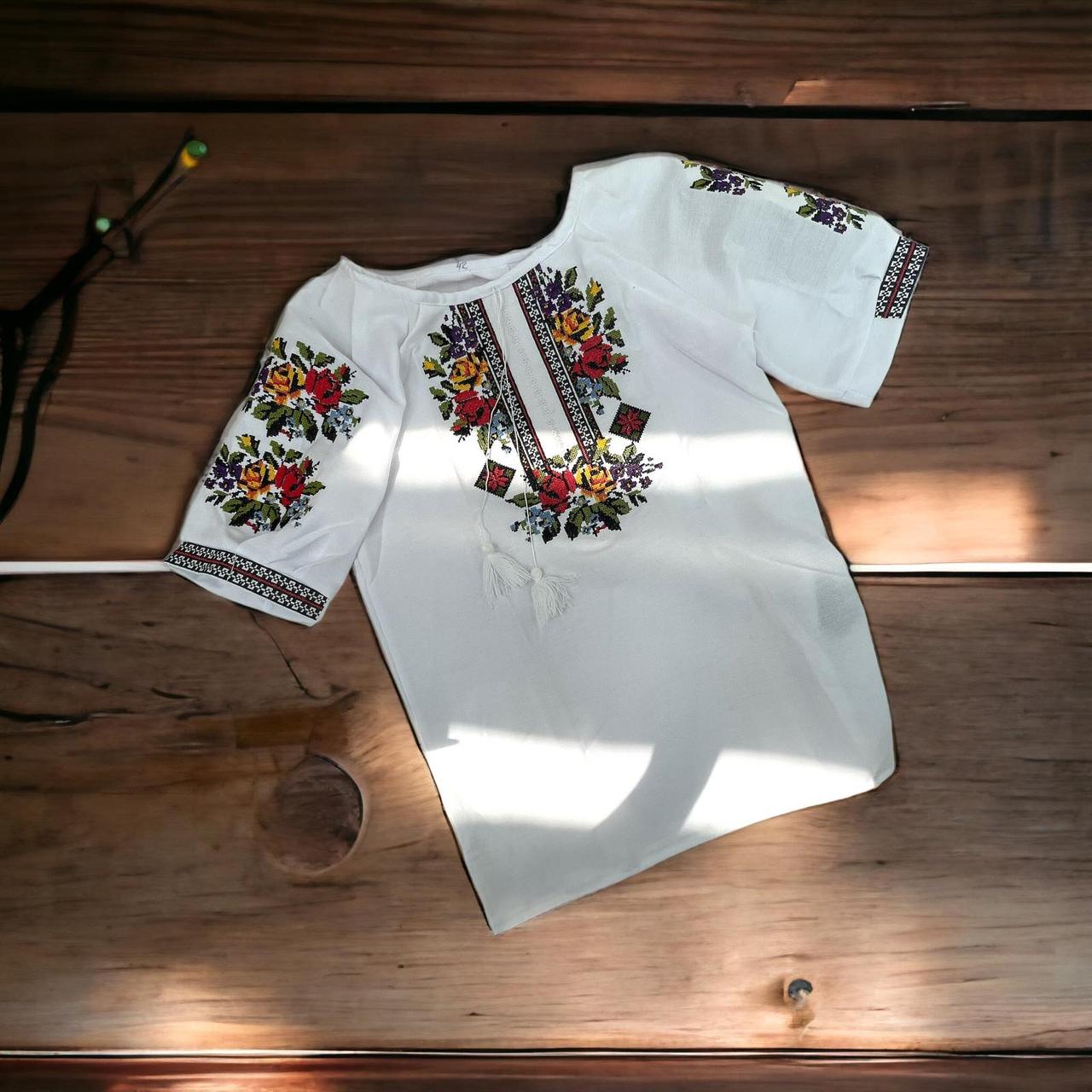 Жіноча блуза, вишиванка ручної роботи, легка, стильна, з оригінальним орнаментом (р.42-50)