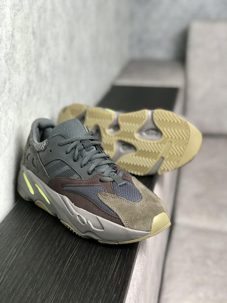Yeezy 700 sales mauve white
