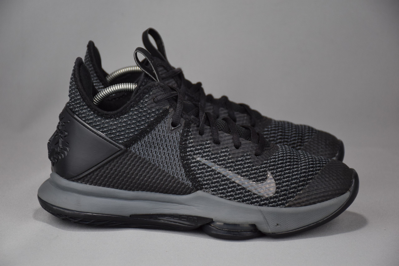 Nike Lebron Witness IV кросівки чоловічі. Оригінал. 41 р./26 см.