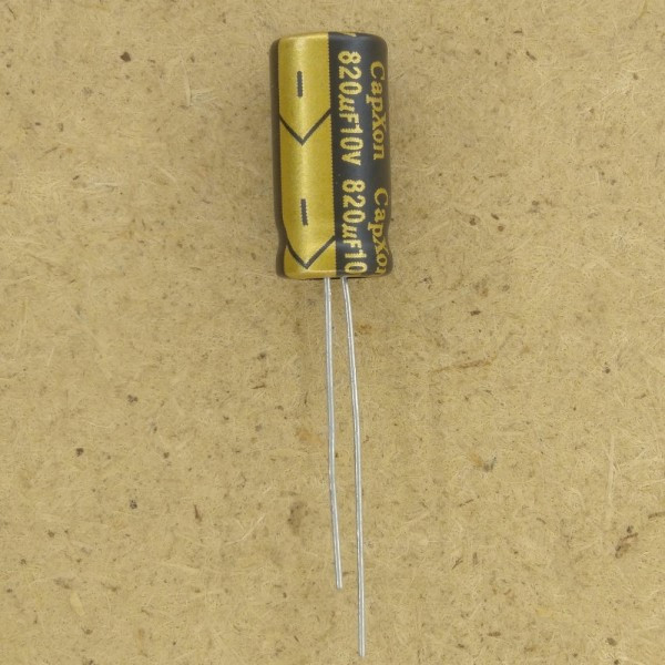 Конденсатор комп'ютерний 820мкФ х 10В(105*)