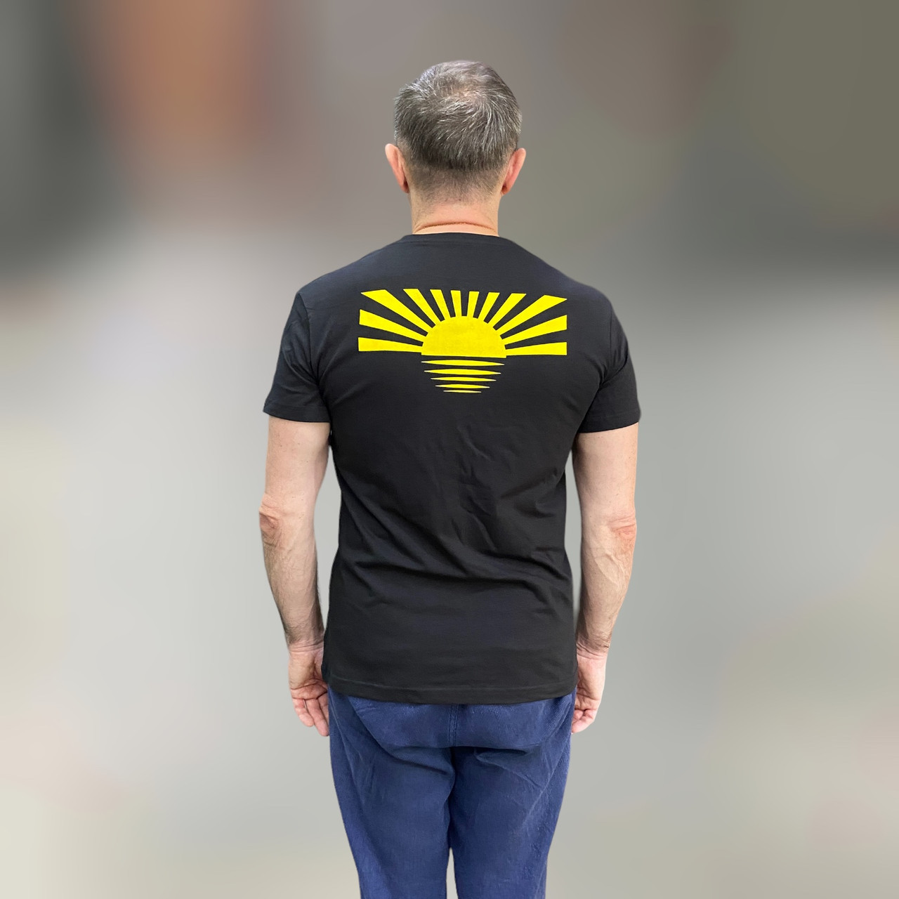 100% з продажу на ЗСУ! Футболка чорна з принтом "Прапор Донецької обл." (жовте сонце), бавовна, розмір XL, унісекс