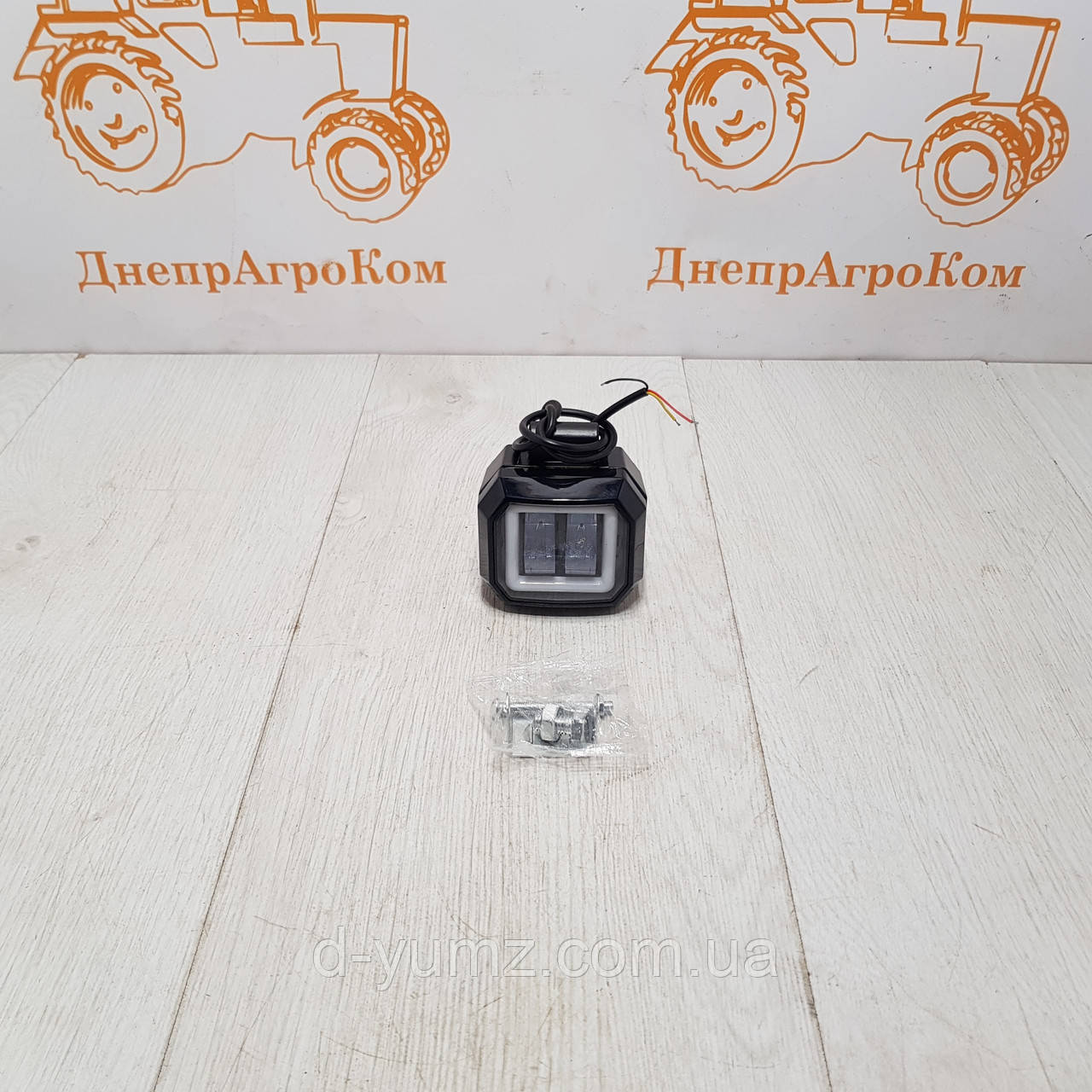 Фара LED квадратна 20Вт)